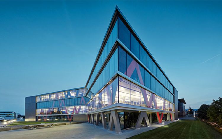 Das Gebäude vom Hauptsitz der Bank Swissquote