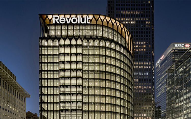 Das globale Hauptquartiert von Revolut in London bei Nacht